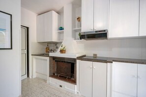 Fridge, microwave - GuestHost - Casa Lia Rosa Marina Ostuni (Rosa Marina)