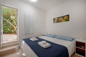2 bedrooms, iron/ironing board, travel crib