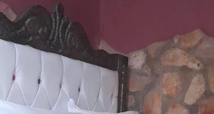 Miji Lake View -Quiet Room with a Lake Victoria View. 3mins to jinja Town center