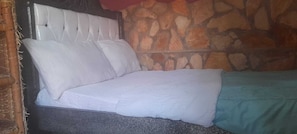 1 Schlafzimmer, BĂŒgeleisen/BĂŒgelbrett, WLAN, BettwĂ€sche