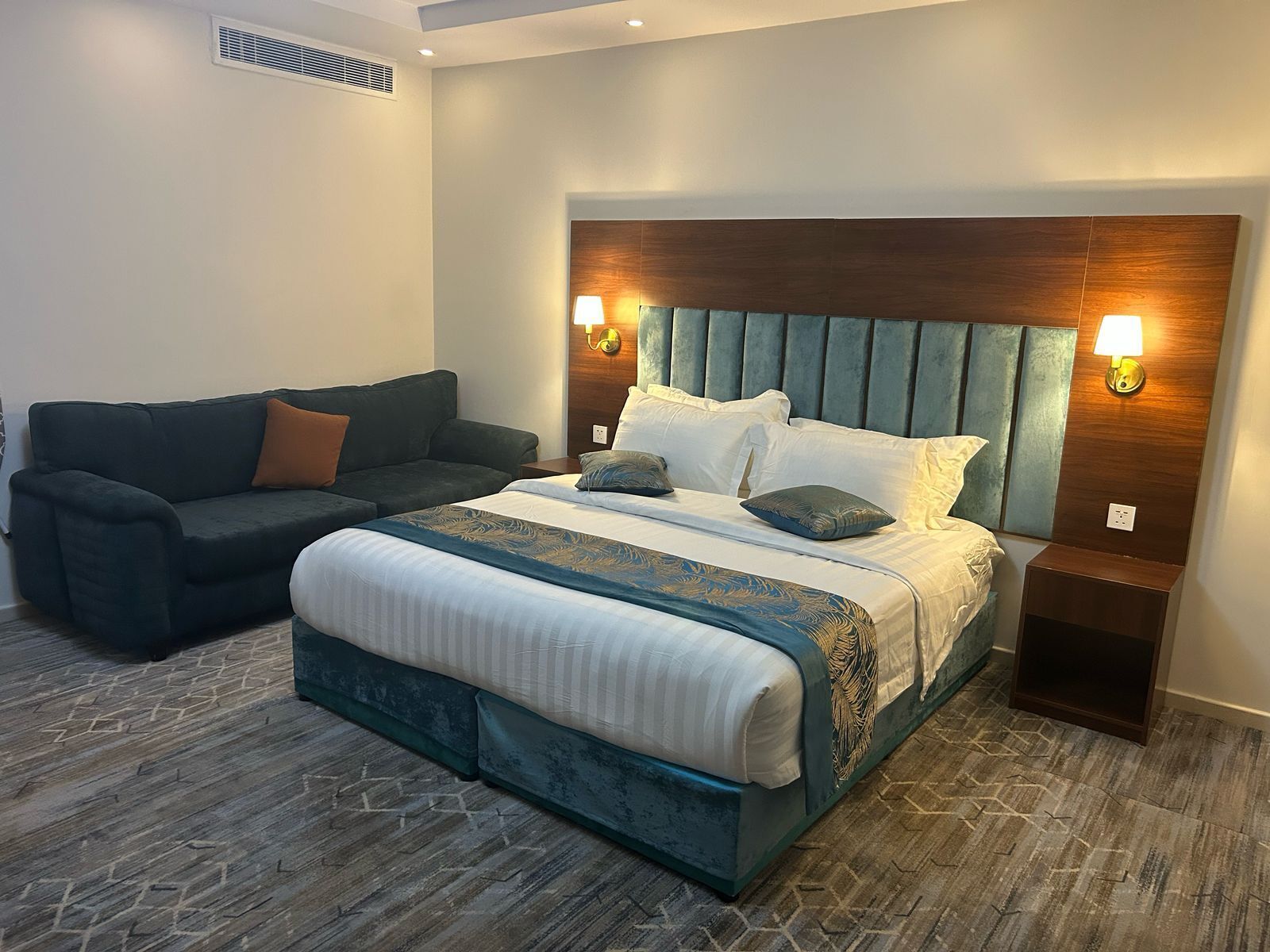 Rideaux occultants, fer et planche à repasser, Wi-Fi gratuit