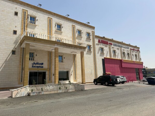 واجهة المنشأة