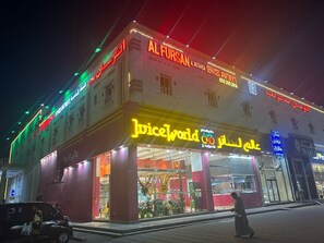 المنشأة من الخارج