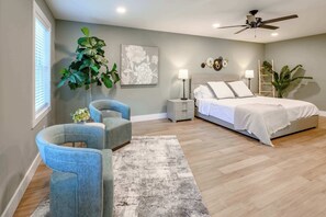 4 bedrooms, iron/ironing board, WiFi, bed sheets