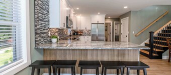 Casa Verde 2 | Luxe Lakeside Escape with Kayaks