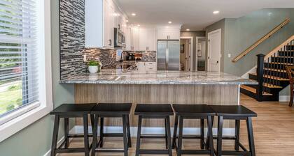 Casa Verde 2 | Luxe Lakeside Escape with Kayaks