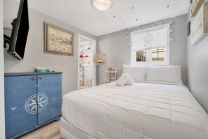 3 bedrooms, desk, WiFi, bed sheets