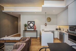 Executive Apartment, City View | Private kitchen