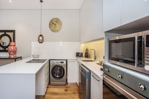 Executive Apartment, City View | Private kitchen