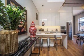 Executive Apartment, City View | Private kitchen - The Docklands Executive Apartment (Cape Town)