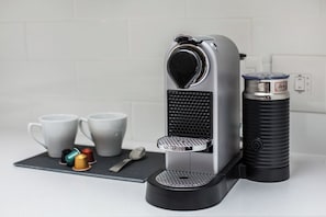 Private kitchen - The Docklands Executive Apartment (Cape Town)