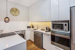 Executive Apartment, City View | Private kitchen