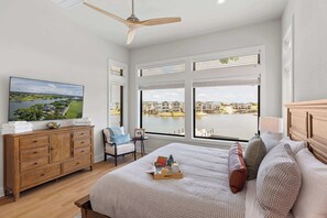 5 bedrooms, desk, iron/ironing board, travel cot
