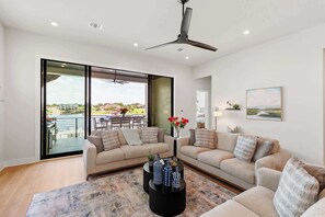 Télévision, livres, espaces bureaux