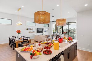 Dining - The 565 Villa | Concierge Services (Kingsland)