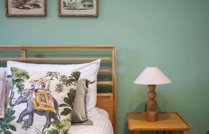 2 habitaciones, tabla de planchar con plancha, wifi y ropa de cama 