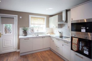 Micro-ondes, four, plaque de cuisson, lave-vaisselle