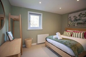 2 makuuhuonetta, silitysrauta/-lauta, Wi-Fi, vuodevaatteet