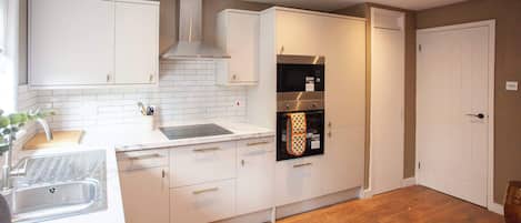 Micro-ondas, fogão, cooktop, lava-louças