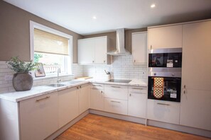 Micro-ondas, fogão, cooktop, lava-louças