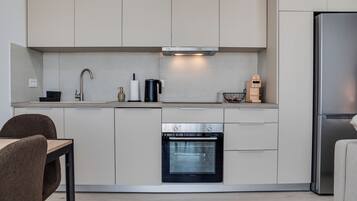 Horno, parrilla de estufa y lavavajillas