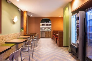 Fridge, microwave, oven, toaster - The Loft House Sevilla  (Seville)