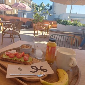 Daily continental breakfast for a fee - The Loft House Sevilla  (Seville)