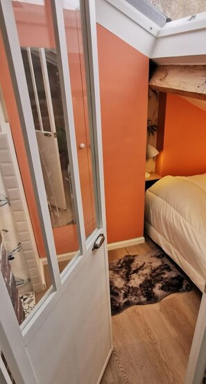 1 chambre, fer et planche à repasser, Wi-Fi, draps fournis