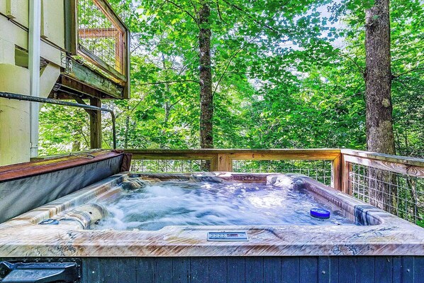 Outdoor spa tub