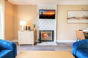 Fernseher, Kamin