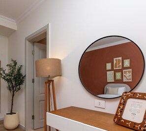 Apartamento estándar, 2 habitaciones | Caja fuerte, cortinas opacas, tabla de planchar con plancha