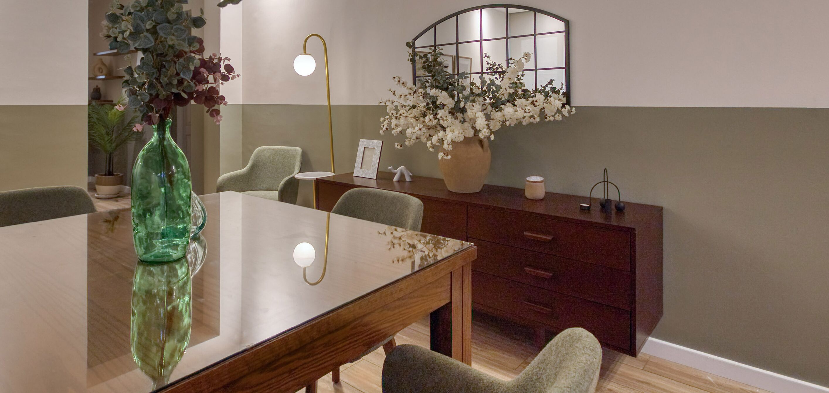 Superior Apartment, 2 Bedrooms | In-room dining