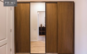 Appartement Supérieur, 2 chambres | Coffres-forts dans les chambres, rideaux occultants