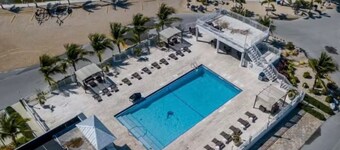 Spacious cottage - the Calusa campground-keylargo-pool