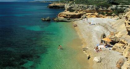 Dolphin - Sea front apartment - 4 pax