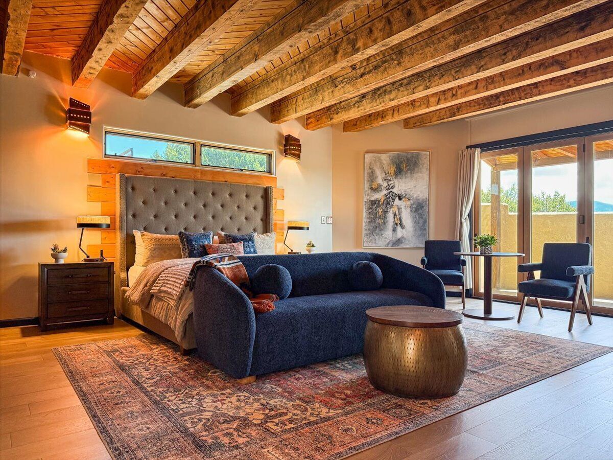 Una Smart TV, una chimenea