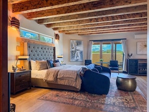 6 bedrooms, iron/ironing board, travel cot, free WiFi