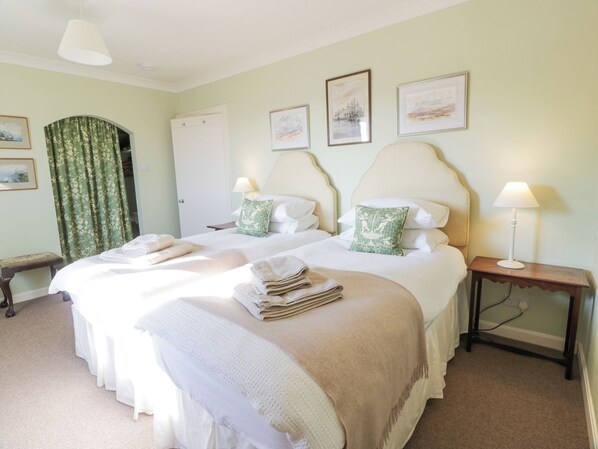 4 bedrooms, individually decorated, individually furnished, free WiFi