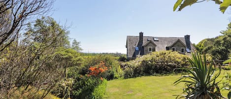 Khuôn viên nơi lưu trú