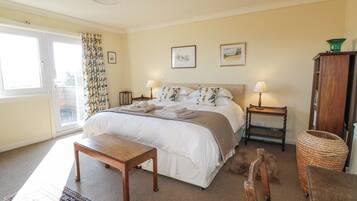 4 bedrooms, individually decorated, individually furnished, free WiFi