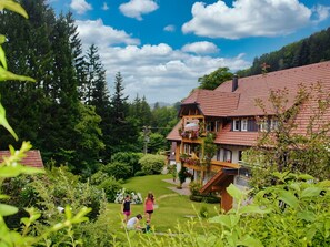 Property grounds - Apartment '1 Zimmer' with Mountain View, Shared Terrace and Wi-Fi (Bad Peterstal-Griesbach)