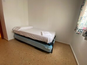 3 bedrooms, iron/ironing board, bed sheets