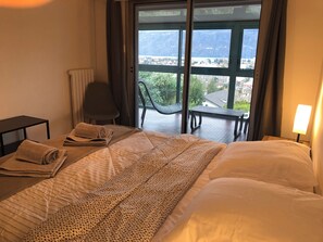 6 bedrooms, iron/ironing board, WiFi, bed sheets - Villa 200m² 5 bedrooms, with swimming pool and garage (Aix-les-Bains)