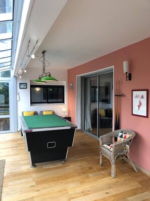 Games room - Villa 200m² 5 chambres, avec piscine et garage (Aix-les-Bains)