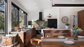 Fridge, microwave, oven, stovetop - Yallambee - a soul-soothing sanctuary close to Lake Daylesford (Daylesford)