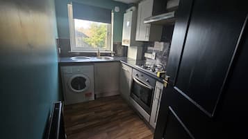 Frigorífico, horno, placa de cocina y tostadora