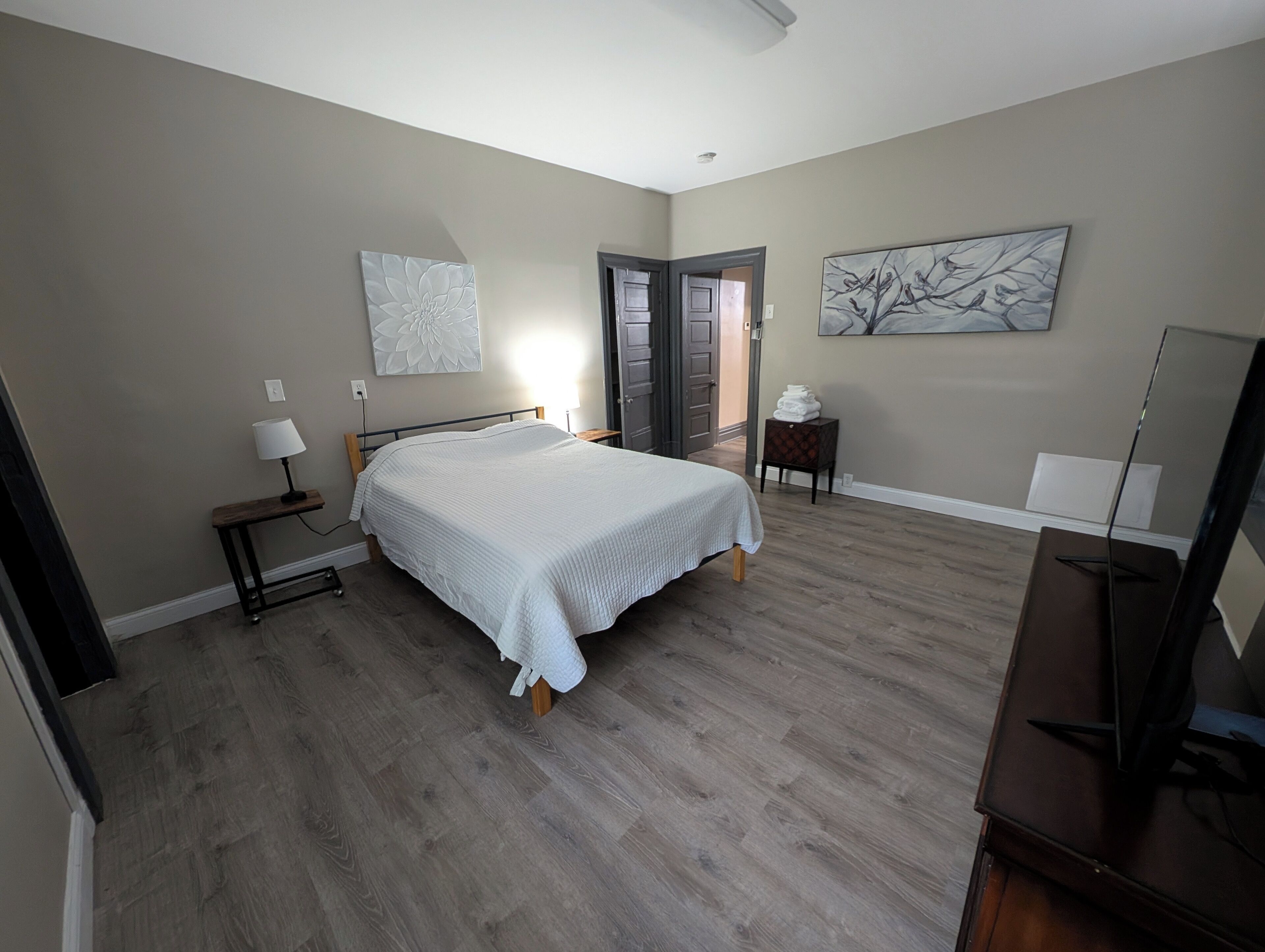 1 habitación, tabla de planchar con plancha, wifi y ropa de cama 