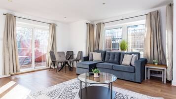 Apartment, 2 Bedrooms | Living area