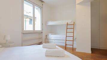 Apartamento, 2 quartos | Vista do quarto