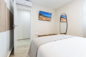 2 bedrooms, iron/ironing board, bed sheets